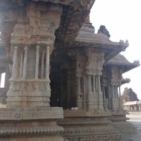Храмовый комплекс Виттала, музыкальный храм (колонны звучат, каждая одной нотой). - Хампи (Виджаянагара) Индия, ноябрь 2013