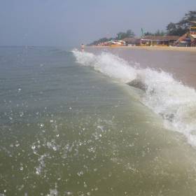 И наконец море. Как же я обожаю море! Прилив. Брызги воды на солнце... Гоа, Кавелоссим - Хампи (Виджаянагара) Индия, ноябрь 2013