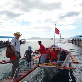 Банка - филиппинская лодка для путешествий по морю между остовами. - Австралия, Сингапур, Малайзия,Филиппины. Декабь 2012-январь 2013.