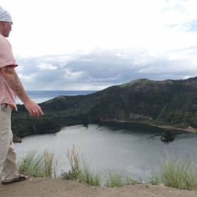 Тааль представляет собо вулкан с озером в кратере, расположенный посреди большого озера. Это озеро в свою очередь – древний кратер, образовавшийся в результате прошлых извержений «большого Тааля». Своеобразная вулканическая матрешка. - Австралия, Сингапур, Малайзия,Филиппины. Декабь 2012-январь 2013.