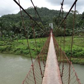 По информации из интернета, за этим мостом находится поселение аборигенов, которые до сих пор не используют одежду. на деле оказалось все не так. - Австралия, Сингапур, Малайзия,Филиппины. Декабь 2012-январь 2013.