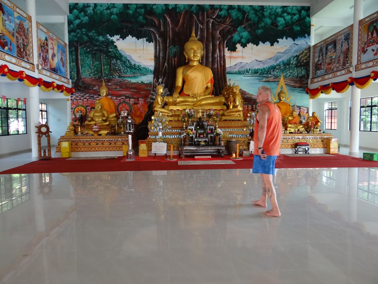Малайзия. Остров Лангкави. Внутри буддийского храма. - Австралия, Сингапур, Малайзия,Филиппины. Декабь 2012-январь 2013.