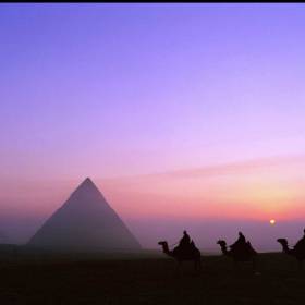 ..В арабских же легендах считается что Фараону пирамиды помогли  построить Великаны... - Пирамиды /\