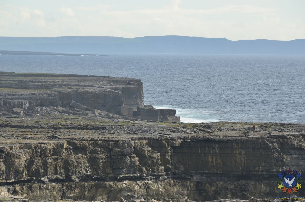дорога к Форту, а вместе с ней и остров, заканчивается отвесным обрывом - Поездка в Ирландию октябрь 2013