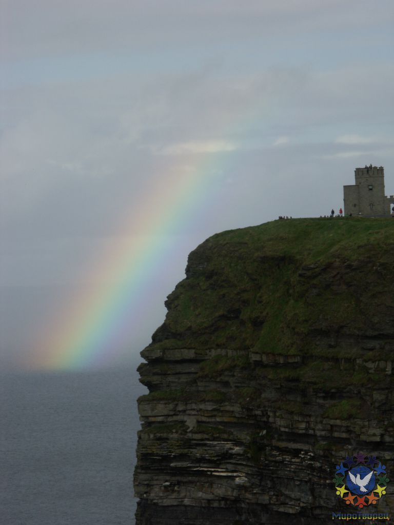на вершине утесов находится Башня о' Брайана, постороенная в 1835 году - Поездка в Ирландию октябрь 2013