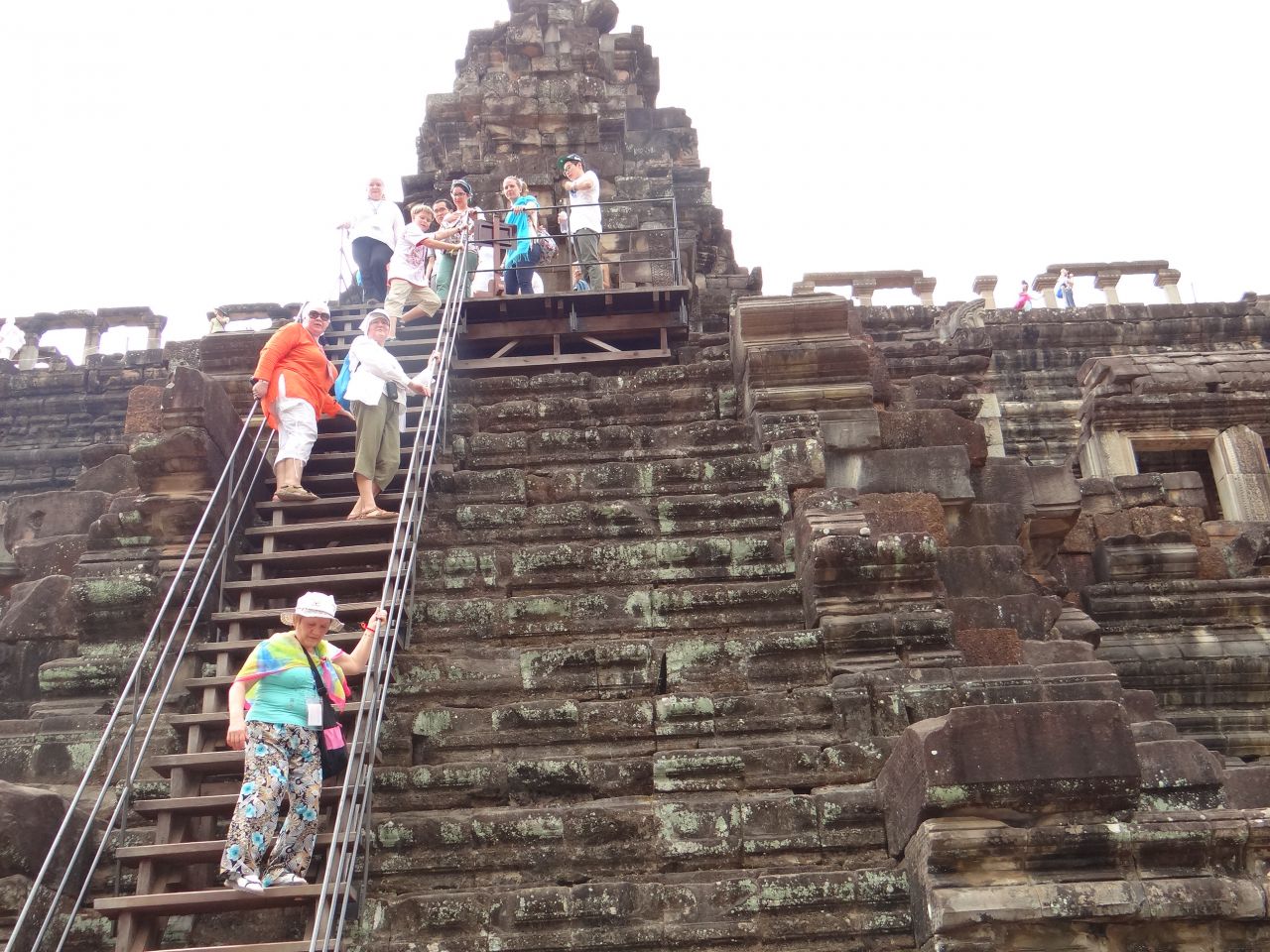Спуск. - Камбоджа, Лаос. Февраль 2014. Часть 2. Ангкор.