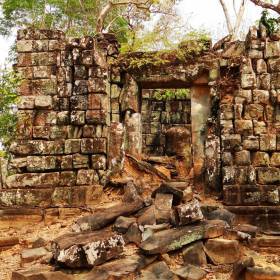 Время не пощадило Храм, но Линга цела. - Камбоджа, Лаос. Февраль 2014. Часть 3.