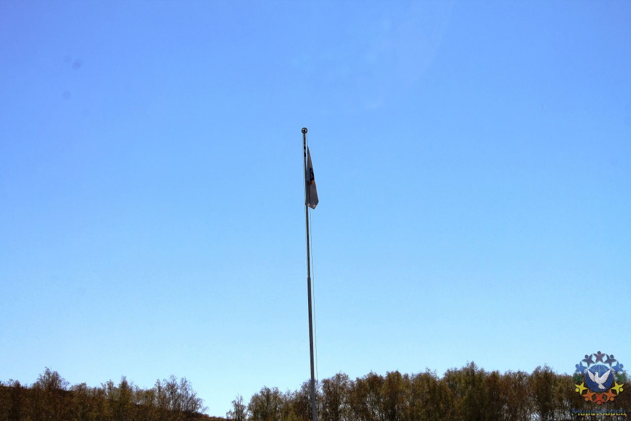 Флаг МироТворцев - Аркаим. Май. 2014 год.