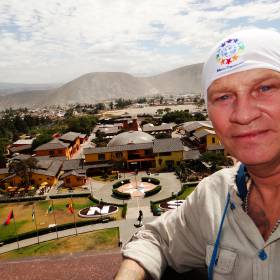 Вид с вершины монумента. - Южная Америка 2015. Часть 1. Эквадор: линия экватора и город Кито.