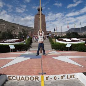 Южная Америка 2015. Часть 1. Эквадор: линия экватора и город Кито.