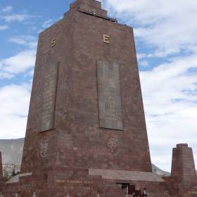 Кито. Эквадор. Монумент экватору называется «Середина Мира» - Южная Америка 2015. Часть 1. Эквадор: линия экватора и город Кито.