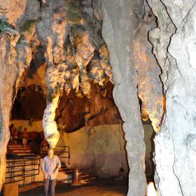 Возраст известняковых пород пещер примерно 400 млн.лет. - Малайзия, Индонезия. Часть 1. Куала-Лумпур.