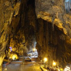 Комплекс состоит из 3 главных пещер и 7 маленьких, высота самой большой достигает 100 метров. - Малайзия, Индонезия. Часть 1. Куала-Лумпур.