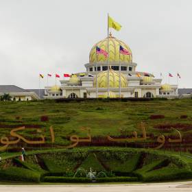 Дворец служит резеденцией короля и королевы. - Малайзия, Индонезия. Часть 1. Куала-Лумпур.