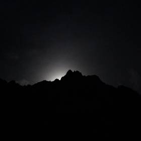 Первый раз я увидел, как в полной темноте светятся вершины... - Жемчужина Кавказа...