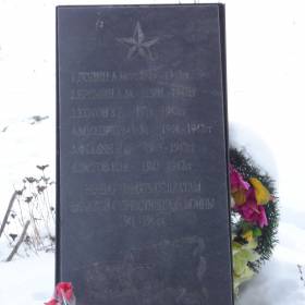 ... стоит недалеко от захоронения Бойцов этой Великой Войны - защитников рубежа «у незнакомого посёлка - на безымянной высоте» - День России