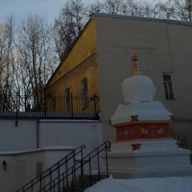 Также и буддистское Воинство участвовало в защите Родины - скоро строить и мемориальную Пагоду, пока - за Музеем Рериха - День России