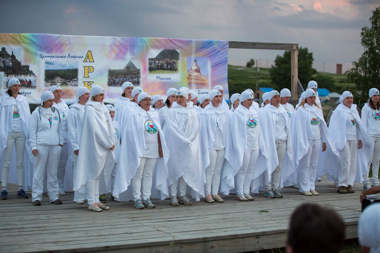 Арта, в традиционных костюмах  - Фоторепортаж поездки МироТворцев в Аркаим 25-27 июня 2015