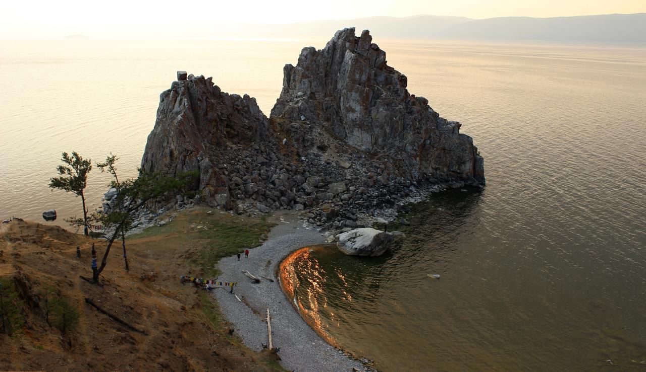 Скала Шаманка венчает собой один из самых красивых мысов Байкала - Бурхан, её изображение стало символом озера... - «Я ЕСМЬ Байкал!»