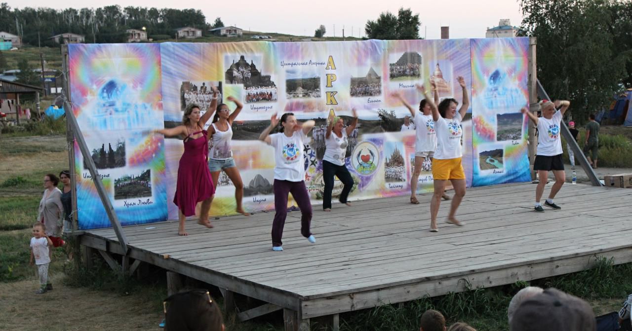 Танец на мантру миротворцев...« танцуй Добро ». - Аркаим. август 2015.