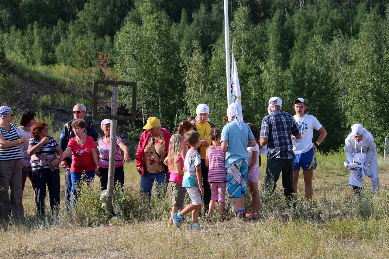 поднятие флага - Фоторепортаж поездки МироТворцев в Аркаим 31 июля - 2 августа 2015 (Обновлено)