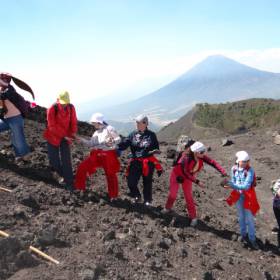 Квадрат решили расположить на склоне - Гватемала 2016. г.Антигуа. Вулкан Пакайя.