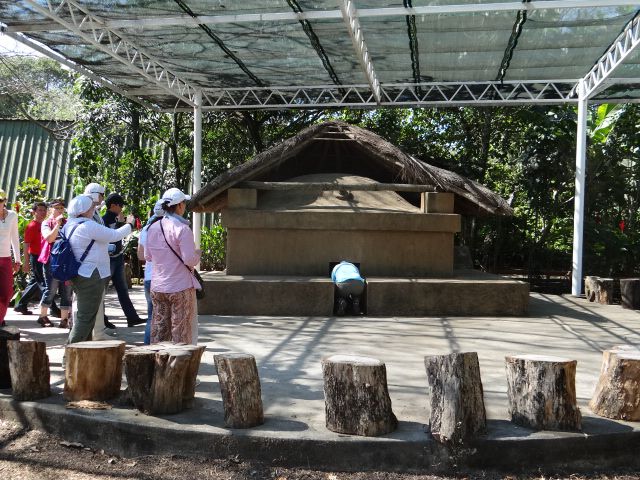 Реплика строения, где древние люди проводили очищение, а по факту - баня! - Сальвадор 2016.