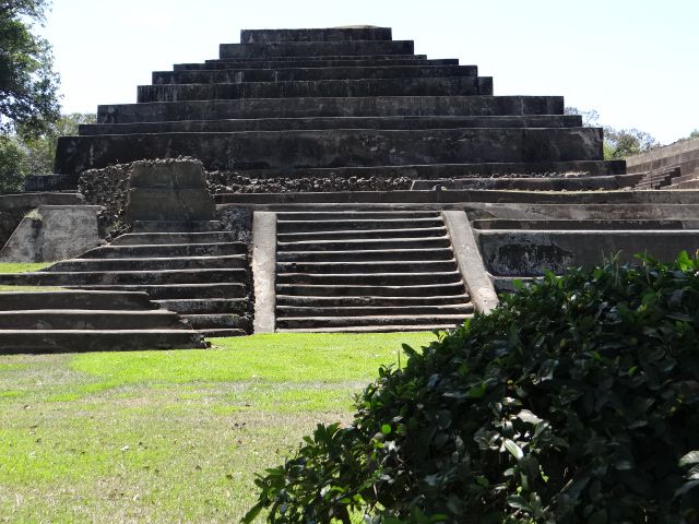 Комплекс Тасумаль - это крупнейший в Сальвадоре археологический памятник, который относится к постклассическому периоду культуры майя.  - Сальвадор 2016.