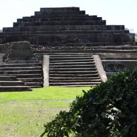 Комплекс Тасумаль - это крупнейший в Сальвадоре археологический памятник, который относится к постклассическому периоду культуры майя.  - Сальвадор 2016.