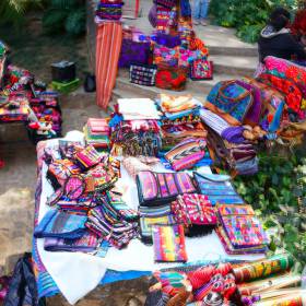 индейские традиционные одежды - Гватемала 2016. Колониальный Антигуа.