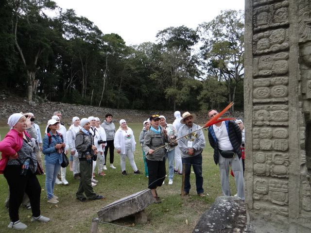  Каждая из более десятка стелл-  богато украшена резьбой и повествует о жизни отдельного правителя. - Гондурас 2016.