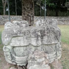 Майя поклонялись более чем ста божествам, которые управляли каждой мелочью в жизни. .  - Гондурас 2016.