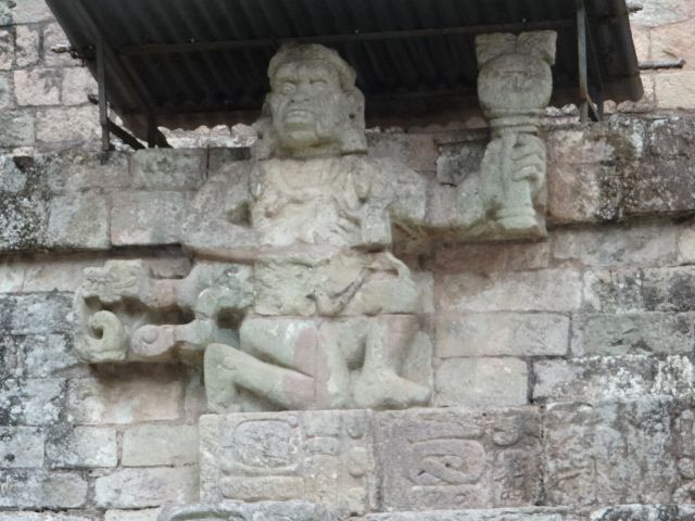 Одна из двух обезьяноподобных скульптур на Храме 11 -Хранители святилища -  - очень важный знак для нас - ведь мы оказались в этом месте в год Обезьяны - Гондурас 2016.