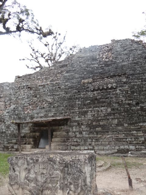 Сенсацией стало случайное открытие самого древнейшего храма Копана, спрятанного... внутри пирамиды.  - Гондурас 2016.