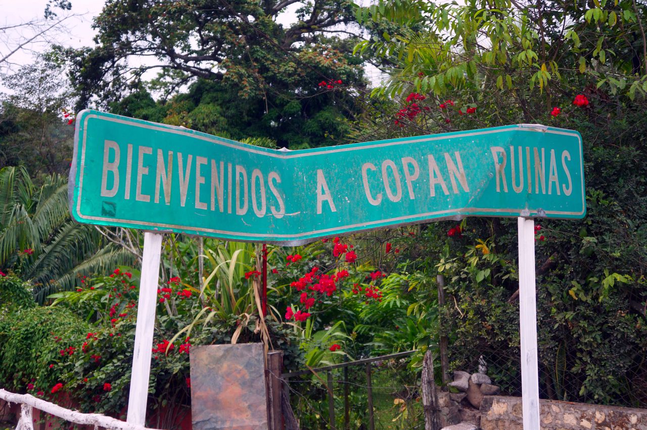 Территория современного Гондураса входила в культурный регион, который историки называют Месоамерика. На территории страны существовало несколько древних цивилизаций, наиболее известная из них — империя Майя. Крупным археологическим памятником, содержащим артефакты культуры майя на территории страны является Копан  - Гондурас 2016.