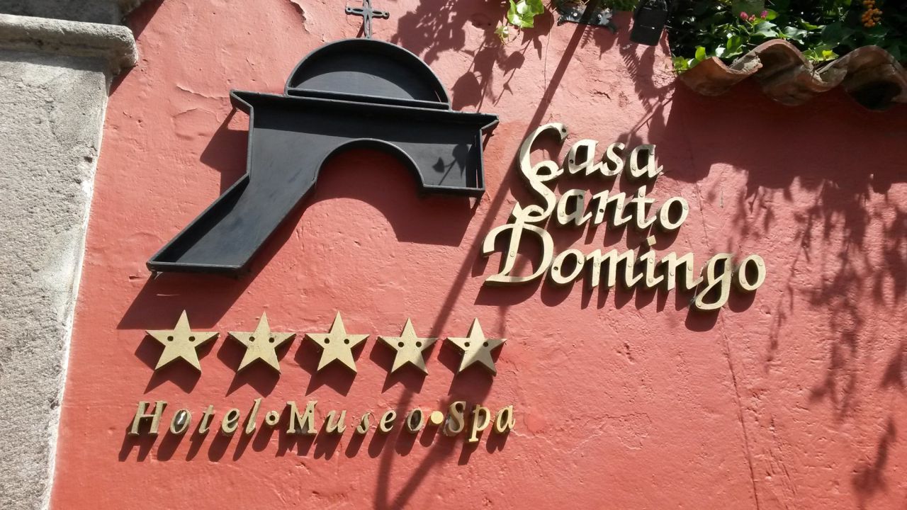 Санто-Доминго, основанный доминиканцами в 1542 году, стал самым крупным и богатым монастырем Антигуа-Гватемалы, пережив три разрушительных землетрясений XVIII века. Сейчас это пятизвездочный отель и действующий монастырь-музей. - 2016 Вулкан Пакайя и Антигуа
