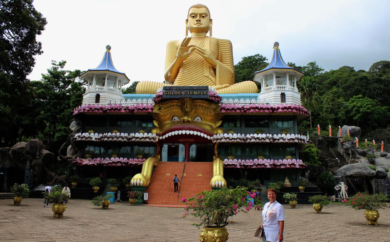 Дамбулла, храм Золотого Будды - Шри-Ланка.
