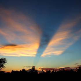 Только здесь я видел небо, освещённое закатом на все 360 градусов. - Шри-Ланка. Гора Адама.