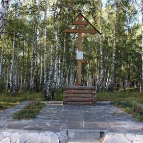 Поклонный крест около с.Мартюш, в память о невинно репрессированных. - Далматово и «Каменные Ворота».