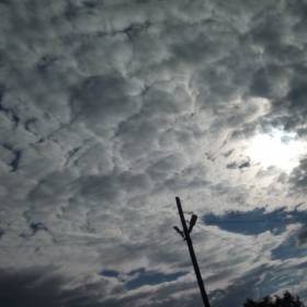 Разнообразное проявление неба на Аркаиме подтверждает, что «энергетические условия бытия на Земле сейчас напоминают грозовые облака перед неминуемой грозой, приносящей с собой потоки дождя, но сулящей затем и голубое небо». - 2016 АркаИм