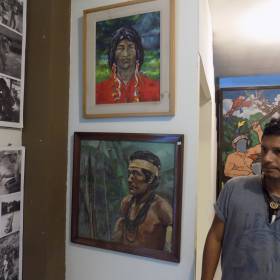 Артуро сохраняет в музее историю племен, хочет сохранить для потомков историю своего народа - Айяуаска.