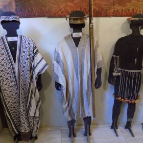 представлена одежда разных племен - Айяуаска.