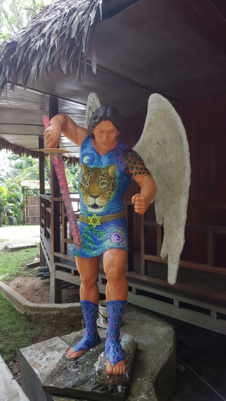 У архангела новое одеяние в стиле узоров айяуаски - Айяуаска.