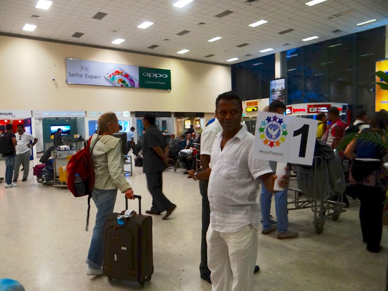 В аэропорту города Коломбо. - Шри-Ланка 2017. Часть 1.