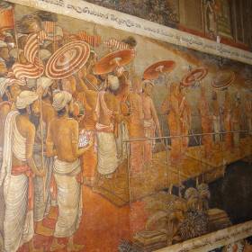 Фрески, украшающие стены храма, рассказывают истории из многочисленных жизней Будды, посещение храма Буддой, мифы и легенды.  - Шри-Ланка 2017. Часть 1.