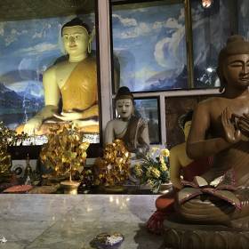 внутри храма под веткой Бодхи - Шри-Ланка 2017. Часть 2.