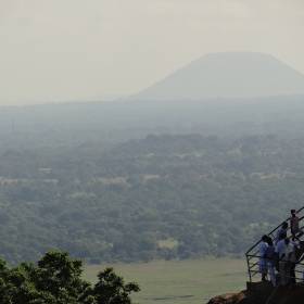 Гора, похожая на усеченную пирамиду. - Шри-Ланка 2017. Часть 3.