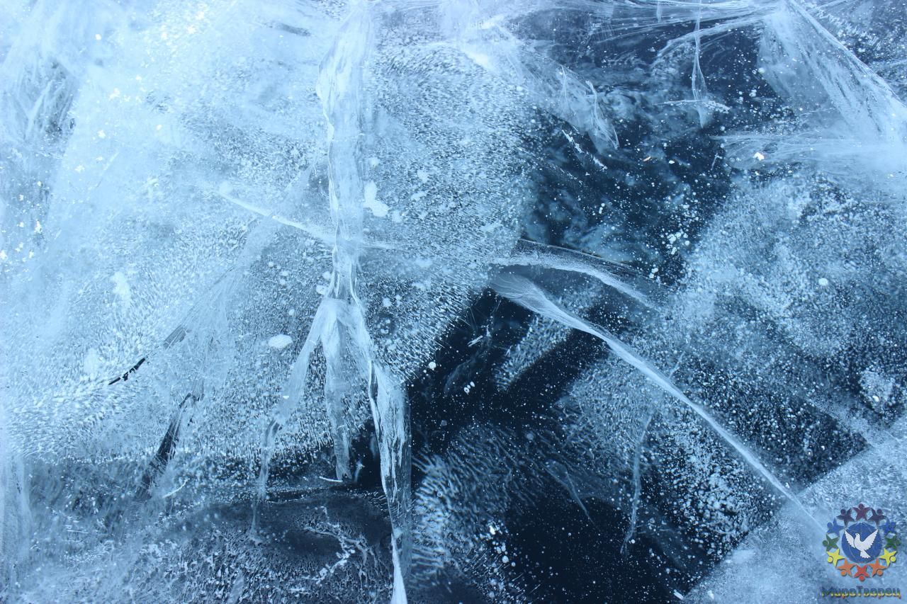 Каждый год и в каждой точке! лёд  на Байкале разный и временами загадочно красив. - Море - солнца...мороза...и льда...