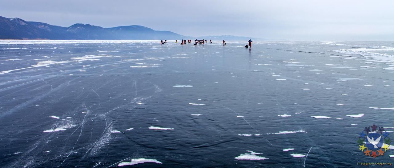  Восхищает все на Байкале, и особенно кристаллическая прозрачность, чистота его воды и льда. - Море - солнца...мороза...и льда...