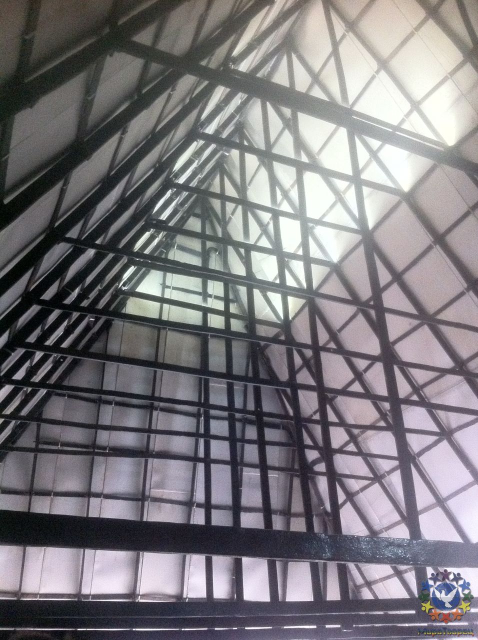 Конструкция напоминает пирамиду, очень интересное место, вибрирующая энергетика  - Поездка гр.Сфера в Невьянск